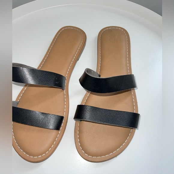 GAP Shoes - GAP sandals for women. Size 6